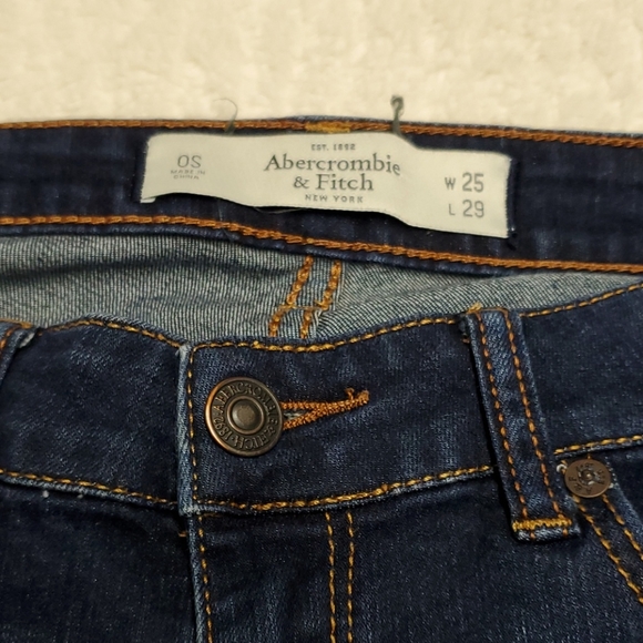 NWOT Abercrombie Jeans - Picture 2 of 8